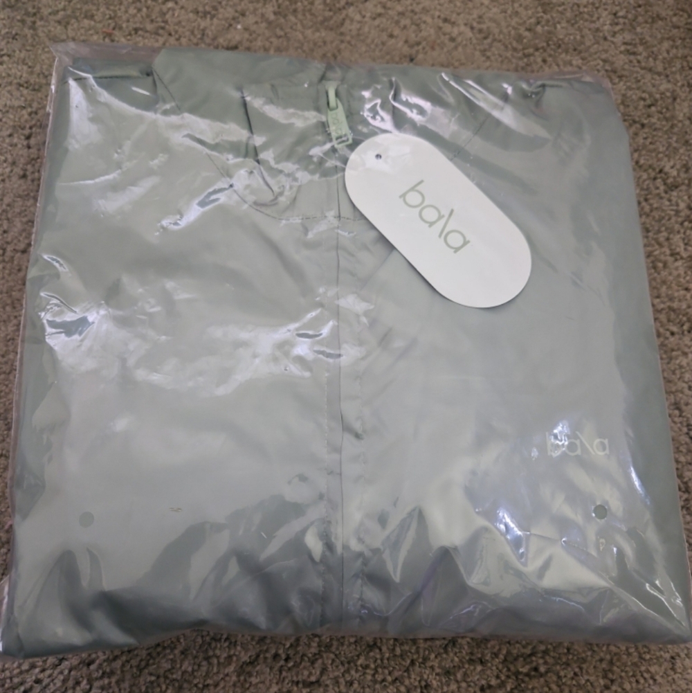 Bala Pullover Rain Jacket